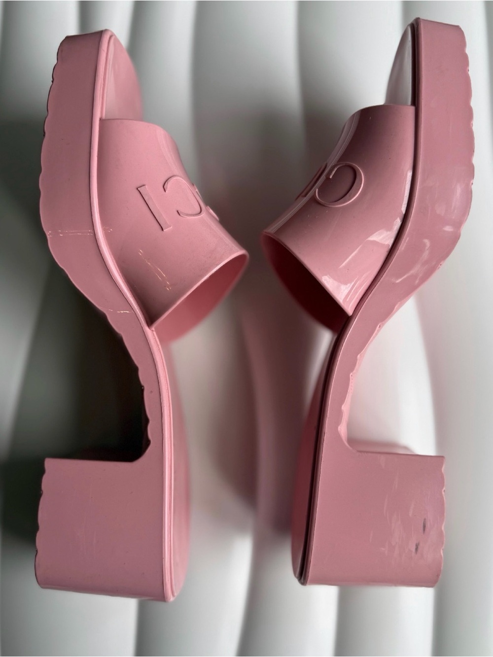 Gucci Pink Patent Logo Block Heel Mules - Picture 3 of 3